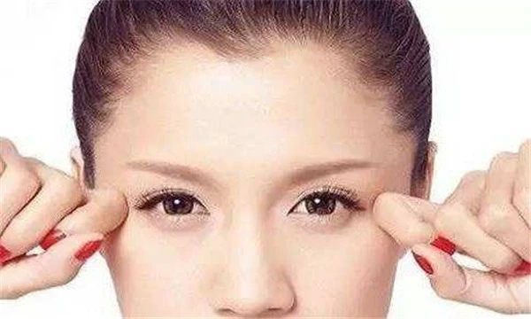 怎样按摩眼部去眼袋，按摩去眼袋的方法 护肤 第3张