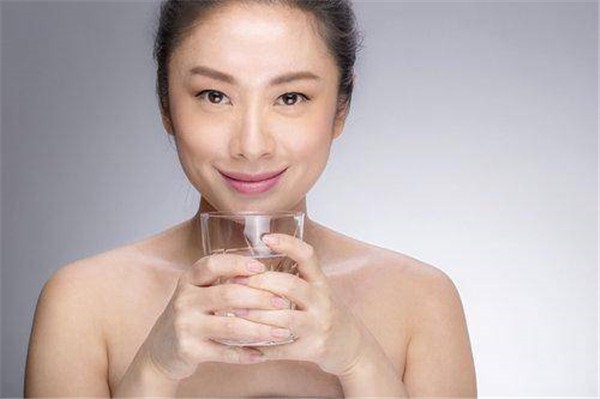 改善皮肤松弛要注意饮食，注意保养不用有刺激性的产品 皮肤 松弛 第1张