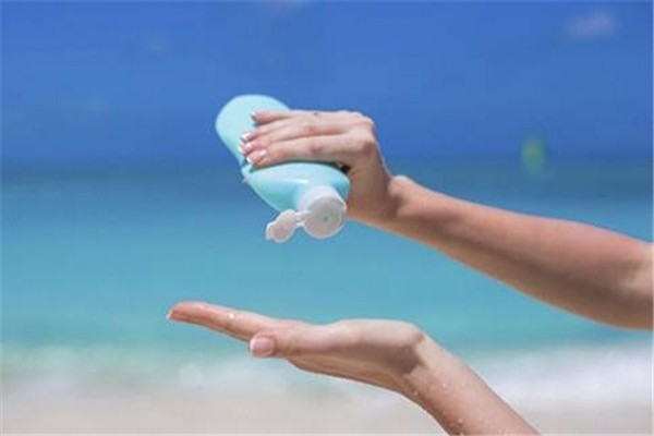 皮肤美白的小绝招，睡前熏脸可清理脸部毛孔 皮肤 美白 第1张