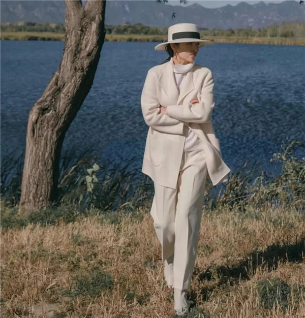 一身米白色穿搭温柔气质，充满活力增加层次感显瘦显腿长 温柔气质 充满活力 第5张