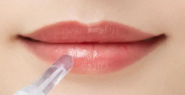 口红不掉色不沾杯有什么好方法，唇膏雨衣颜色能保一整天 口红 口红雨衣 口红雨衣哪个牌子好 美妆 第2张