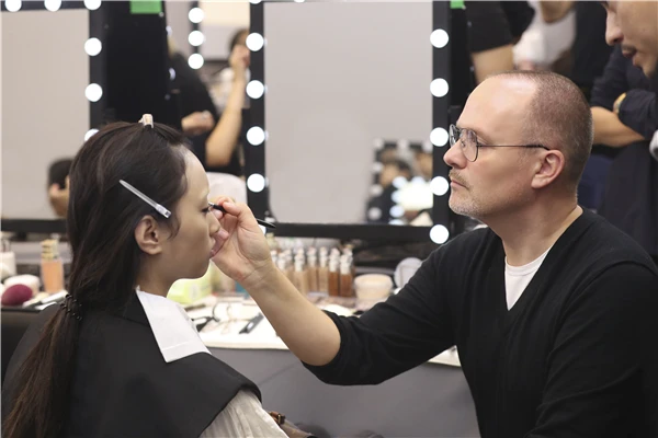 高级精致的DIOR迪奥清新秀场妆，让你秒变潮流ICON 迪奥 DIOR迪奥 美妆 第7张