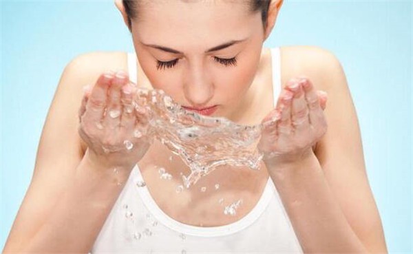 怎么洗脸最干净，想要无暇水润肌肤，先把脸洗干净再说！ 护肤 第1张