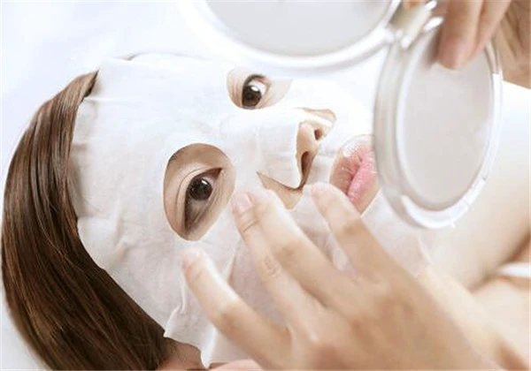 睡前敷面膜后还要洗脸吗，原来你一直都做错了 护肤 第2张