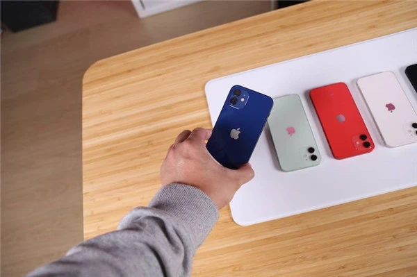 iPhone12薄荷绿小清新味道十足,薄荷绿配什么颜色好看 薄荷绿 iPhone12 第2张 iPhone12薄荷绿小清新味道十足,薄荷绿配什么颜色好看 薄荷绿 iPhone12 第2张