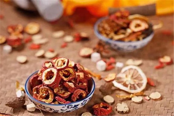 女性护肤要多补充水分，改善暗沉用什么护肤品 护肤 水分 第1张