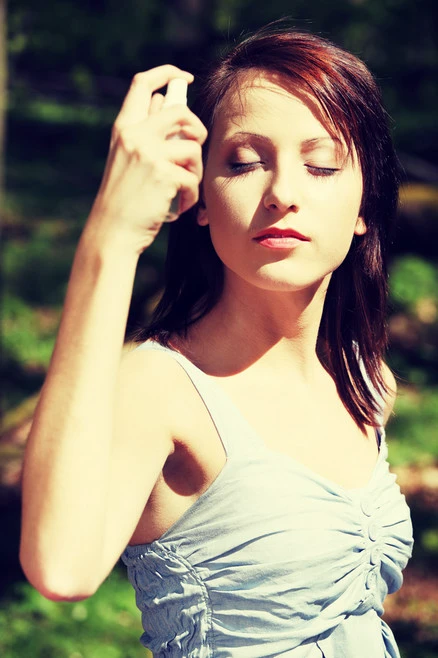 夏季怎么补妆不浮粉，天气热补妆的正确方法 补妆 夏季怎么补妆不浮粉 天气热补妆的正确方法 美妆 第3张