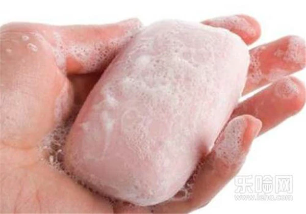 夏天洗冷水澡好吗，洗个澡还能洗出病来！赶紧看看这些洗澡误区！ 护肤 第3张