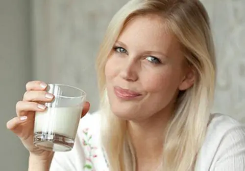 牛奶有哪些美容功效与作用，饮用牛奶的健康功效 护肤 第2张