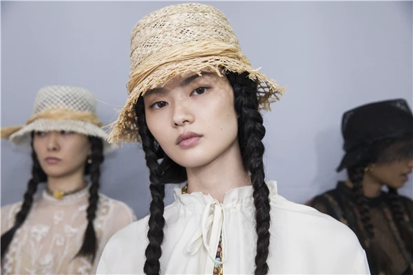 高级精致的DIOR迪奥清新秀场妆，让你秒变潮流ICON 迪奥 DIOR迪奥 美妆 第3张