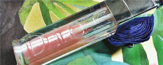 唇彩很黏嘴可以加点油吗 唇彩 黏嘴 加点 油吗 第2张