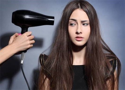 头发贴头皮怎么改善 油发 头发贴头皮 美妆 第1张