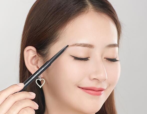 新手怎么画眉毛，好看又自然的眉毛教程图片 眉毛 眉毛教程 画出好看又自然的眉毛教程图片 美妆 第1张