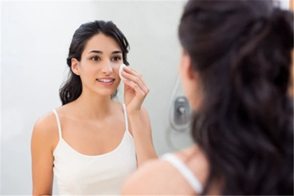 有哪些一周美白的小技巧,食盐敷脸能够滋润肌肤 一周美白 食盐敷脸 第2张 有哪些一周美白的小技巧,食盐敷脸能够滋润肌肤 一周美白 食盐敷脸 第2张