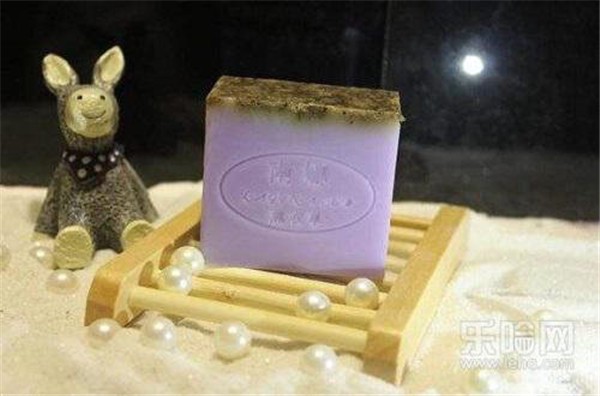 精油皂和洗面奶哪个好 护肤 第1张 精油皂和洗面奶哪个好 护肤 第1张