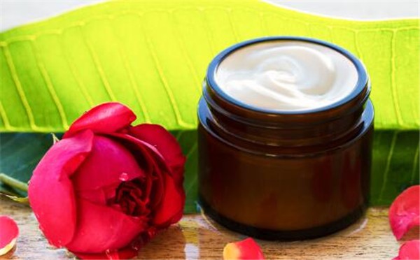 柠檬可以和哪些东西一起做成面膜，敷面膜为何必须做好面部清洁 柠檬 面膜 第1张