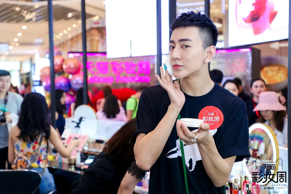 彩妆魔鬼李佳琦和妖孽师洋同时出现会怎样，天猫彩妆周告诉你 彩妆 李佳琦 天猫彩妆周 美妆 第6张