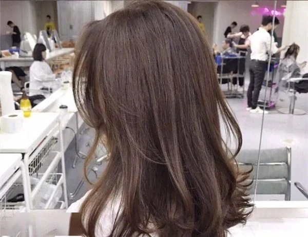 茶棕色发色尽显清纯自然，茶棕色低调又不失质感 发色 茶棕色 第16张
