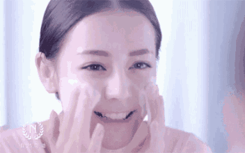 钞票的味道，贵妇级洗面奶，每使用一次几十块就没了 贵妇 洗面奶 第1张