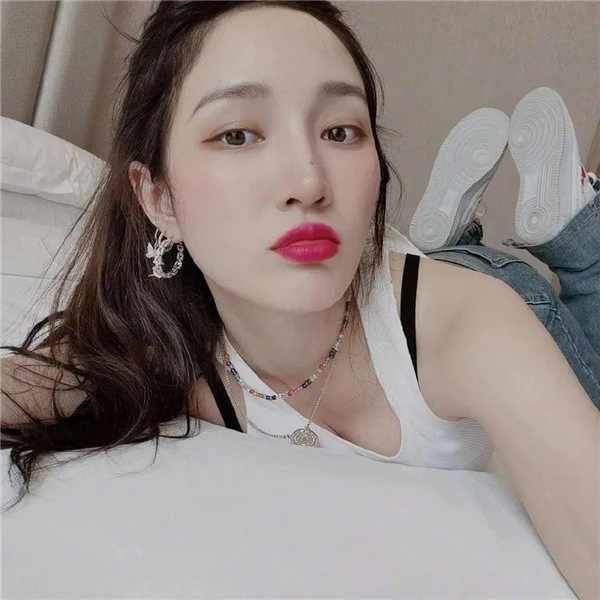 Jennie烟熏妆的爱心痣成焦点，桃心痣的人 Jennie 爱心痣 第10张