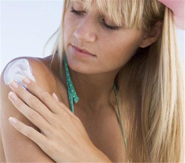 防晒霜出汗了还有用吗 防晒霜 防晒霜出汗 美妆 第1张