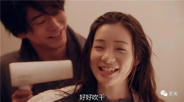 细弯眉妆容打造超强时尚感和精致度，细弯眉画法 细弯眉 时尚感 第8张