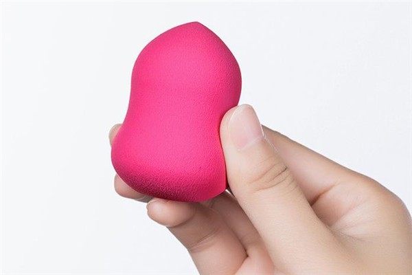 隔离霜如何用，用美妆蛋VS用手 隔离霜 第1张