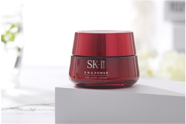 Olay小脸精华成分添加烟酰胺，着重于抗老紧致提拉皮肤 精华 烟酰胺 第1张