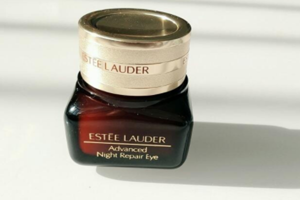 什么牌子的眼霜好用，科颜氏雅诗兰黛都是常用选择 眼霜 科颜氏 雅诗兰黛 美容 第2张