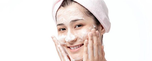 晚霜和日霜是一样的吗,早上可以用晚霜吗 护肤 第1张 晚霜和日霜是一样的吗,早上可以用晚霜吗 护肤 第1张