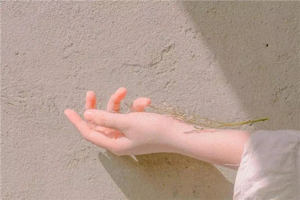 花卉诗·即魅护手霜修护提亮手部肌肤，保湿效果超好 花卉诗即魅 护手霜 第2张