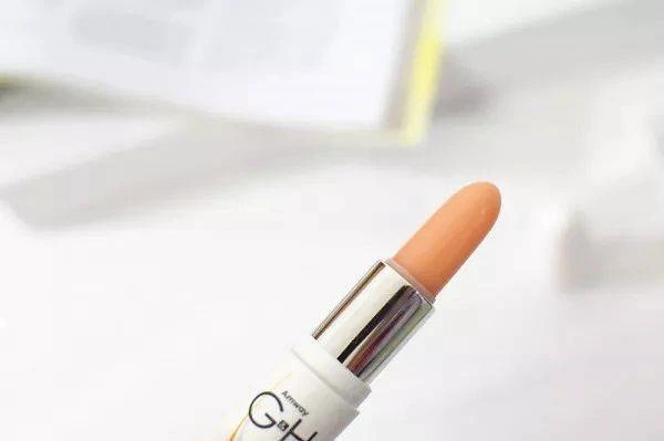 雅蜜多用滋润条水润柔滑，为唇部肌肤提供高保湿效果 雅蜜 保湿 第3张