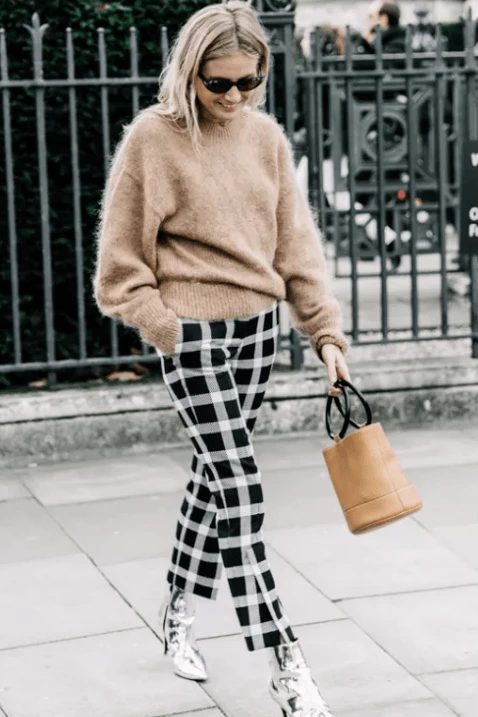 奶茶色散发迷人魅力，成冬季衣柜必备单品 奶茶色 单品 第13张