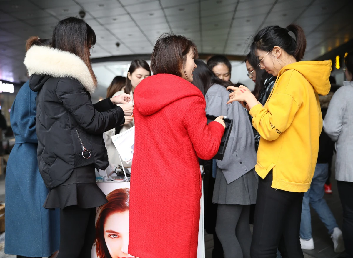 HOF色彩之源新禧惠客，凌空SOHO嗨购不停 美妆 HOF色彩之源 HOF持久遮瑕粉底液 第5张