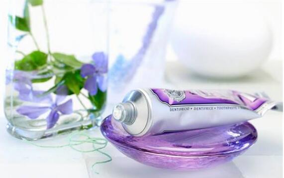 鼻子上的黑头怎样去除,有效去除鼻子黑头的六种方法 黑头 有效去除鼻子黑头的方法 美容 第1张 鼻子上的黑头怎样去除,有效去除鼻子黑头的六种方法 黑头 有效去除鼻子黑头的方法 美容 第1张