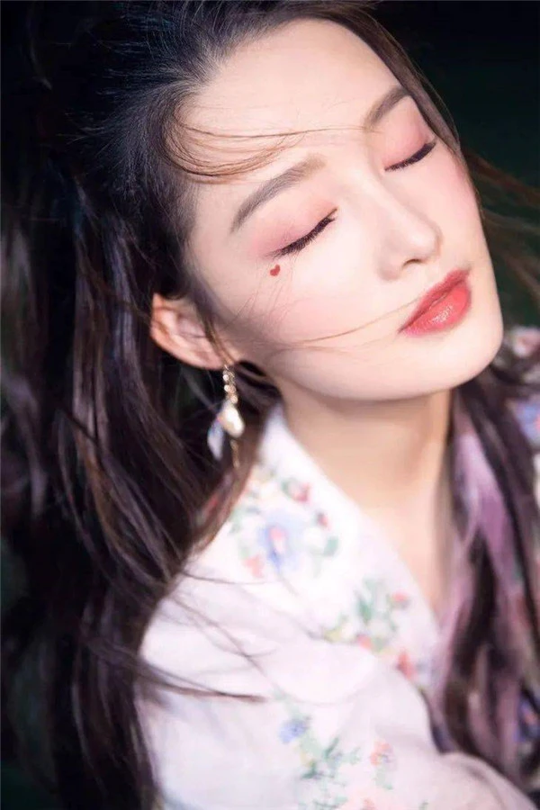 如何打造伪素颜妆，焦糖奶茶眼妆的化法和技巧 伪素颜妆 焦糖奶茶眼妆 第17张