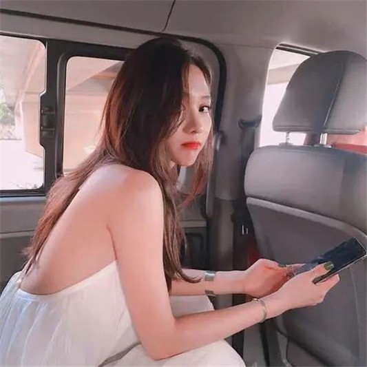 王霏霏晒的4款口红，普通人难以驾驭，你能get到吗 王霏霏 口红 第1张