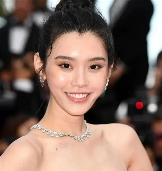 你适合「齐刘海」还是「露额头」简单几点就能判断,别影响颜值 发型 第7张 你适合「齐刘海」还是「露额头」简单几点就能判断,别影响颜值 发型 第7张