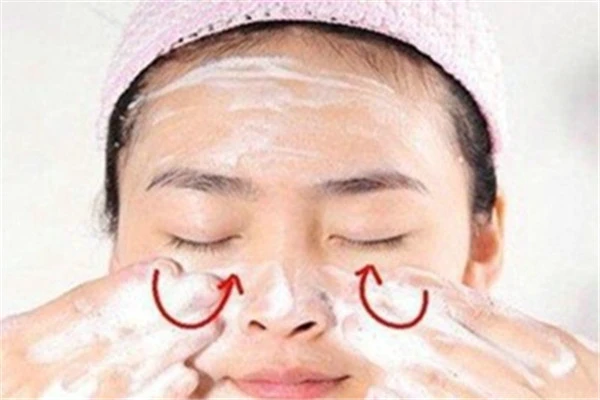 洗面奶清洁肌肤洗去皮脂，极度缺水加重肌肤紧绷 补水 洗面奶 第3张