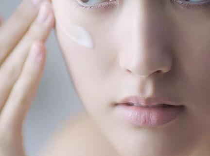 干皮怎么美白，中性肌肤美白方法 美白 干性肌肤美白 中性干性肌肤美白方法 美容 第1张