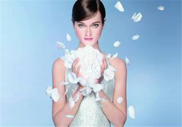 天生皮肤黑怎么全身变白 护肤 第5张