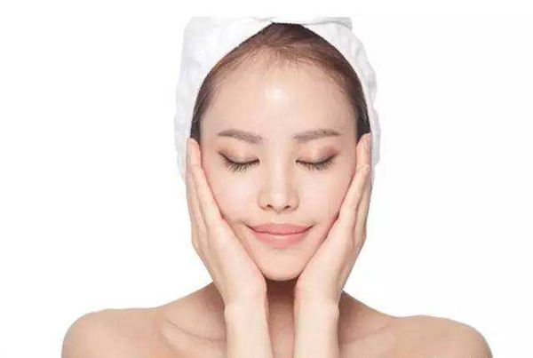 化妆水用完之后需要洗脸吗，为什么要使用化妆水 化妆水 洗脸 第1张