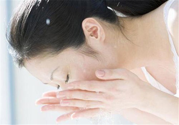 怎么改善毛孔粗大问题，5个方法效果好 护肤 第1张