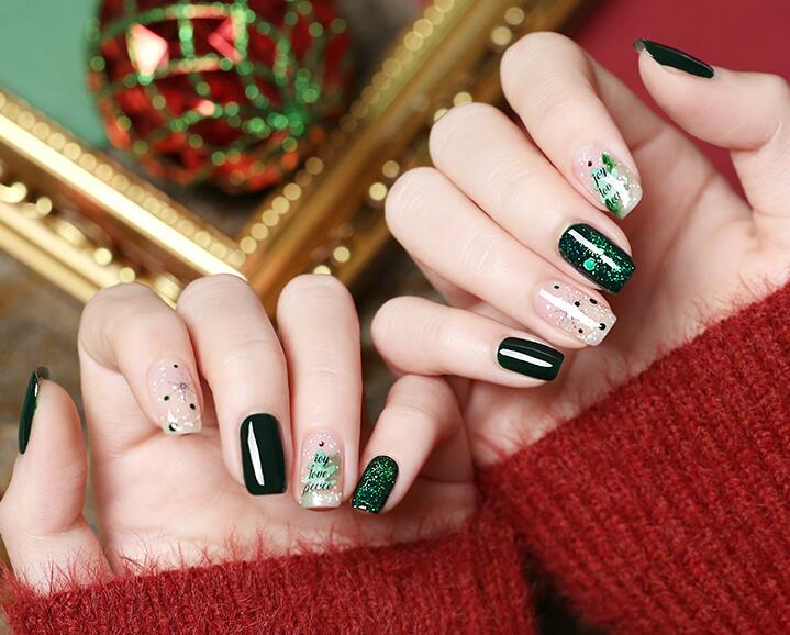 怎么样上指甲油好，涂指甲油不会掉不出边的技巧 指甲油 涂指甲油方法 涂指甲油不会掉不出边的技巧 美容 第1张