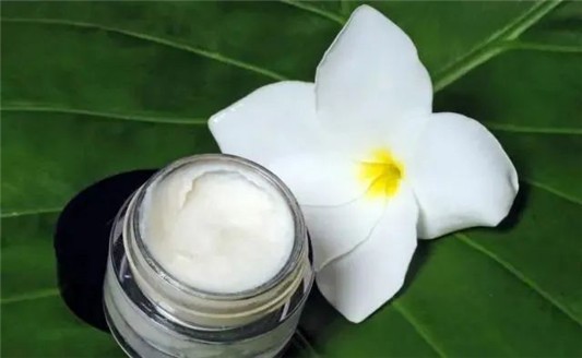 女人过了30岁皮肤越来越差，这几种护肤品用起来，更显年轻亮白 护肤品 第1张