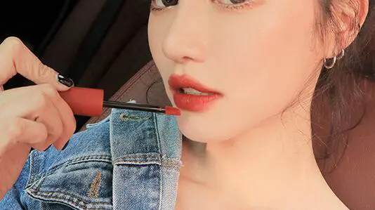 雾面口红和镜面口红哪款好用,适合自己的唇膏才是王道 口红 口红雾面 口红雾面和镜面都有哪些区别 美妆 第3张 雾面口红和镜面口红哪款好用,适合自己的唇膏才是王道 口红 口红雾面 口红雾面和镜面都有哪些区别 美妆 第3张