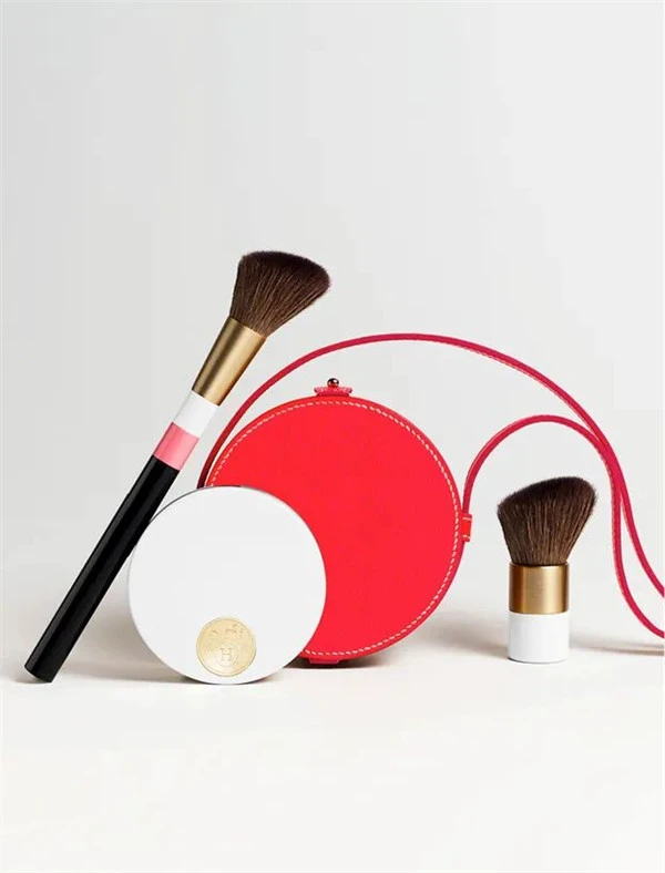 唇膏之后，Hermès 爱玛仕推出腮红，还有专用迷你手袋 Hermès 爱玛仕 腮红 第3张