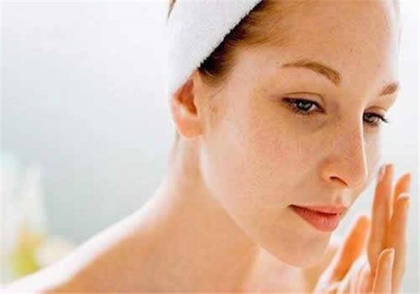 水乳早上用还是晚上用,早上用水乳和晚上用水乳各有好处 护肤 第1张 水乳早上用还是晚上用,早上用水乳和晚上用水乳各有好处 护肤 第1张