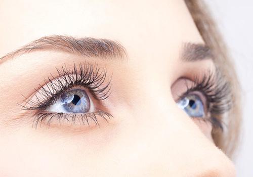 如何消除黑眼圈呢，土豆片敷眼去黑眼圈效果不错 黑眼圈 土豆片 第1张