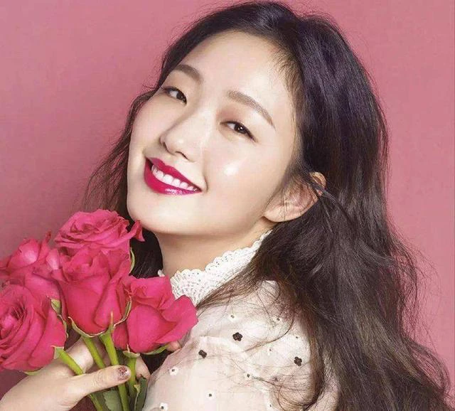 单眼皮化妆的步骤有哪些，　单眼皮眼妆眼影的颜色以自然为主 单眼皮 眼妆眼影 第5张